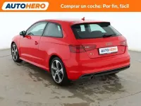 Usado Audi A3 Ambition 110 CV (80 kW) 2015 Rojo Utilitario