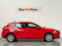 Usado Seat Leon Style 130 CV (95 kW) 2022 Rojo