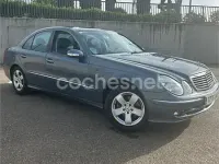 Usado Mercedes E280 Avantgarde 231 CV (169 kW) 2006 Gris / plata Berlina