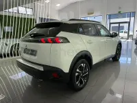 Usado Peugeot 2008 Allure 110 CV (80 kW) 2023 Blanco SUV