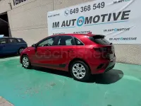 Usado Kia Ceed 136 CV (100 kW) 2023 Rojo Utilitario