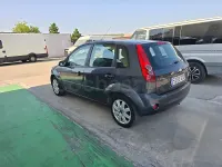 Usado Ford Fiesta Ambiente 68 CV (50 kW) 2008 Gris / plata Utilitario