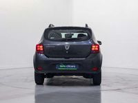 Usado Dacia Sandero Essentiel 75 CV (55 kW) 2019 Gris Utilitario