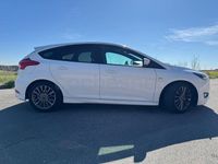 Usado Ford Focus ST-Line 125 CV (91 kW) 2017 Blanco Berlina