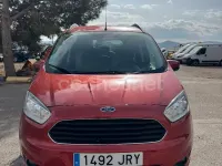 Usado Ford Tourneo Courier Titanium 100 CV (73 kW) 2016 Granate Monovolumen