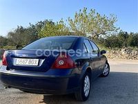 Usado Ford Mondeo Trend 125 CV (91 kW) 2001 Azul Berlina