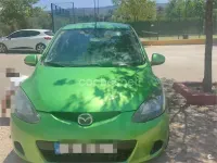 Usado Mazda 2 Active 68 CV (50 kW) 2008 Verde Utilitario