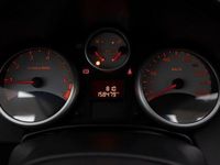 Usado Peugeot 207 75 CV (55 kW) 2007 Naranja Berlina