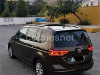 Usado VW Touran Advance 150 CV (110 kW) 2016 Granate Monovolumen