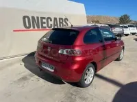 Usado Seat Ibiza Sport 100 CV (73 kW) 2006 Granate Utilitario