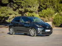 Usado Toyota Aygo Business Edition 69 CV (50 kW) 2017 Gris / plata Utilitario