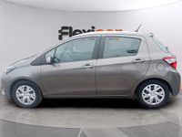 Usado Toyota Yaris Hybrid Active 100 CV (73 kW) 2019 Gris Berlina