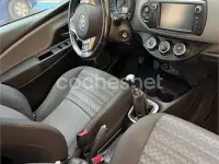 Usado Toyota Yaris Active 99 CV (72 kW) 2017 Rojo Berlina