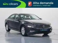 Usado VW Passat Business 122 CV (89 kW) 2022 Gris Familiar