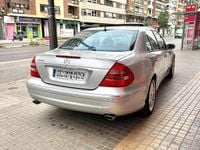 Käytetty Mercedes E500 306 HP (225 kW) 2002 Hopea Sedan