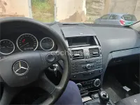 Usado Mercedes C200 136 CV (100 kW) 2010 Negro Familiar