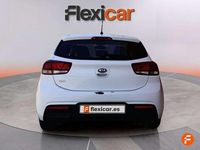 Usado Kia Rio 84 CV (61 kW) 2018 Blanco Berlina