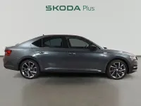 Usado Skoda Superb SportLine 150 CV (110 kW) 2023 Gris Berlina
