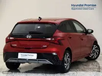 Usado Hyundai i20 101 CV (74 kW) 2025 Rojo Utilitario