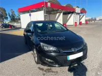 Usado Opel Astra Selective 110 CV (80 kW) 2014 Negro Berlina