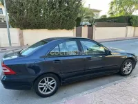 Usado Mercedes C220 Classic 143 CV (105 kW) 2004 Azul Berlina