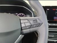 Usado Seat Leon Style 110 CV (80 kW) 2022 Blanco Familiar