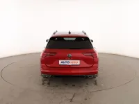 Usado VW Golf VIII R-line 150 CV (110 kW) 2021 Rojo Familiar