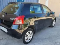 Usado Toyota Yaris Luna 90 CV (66 kW) 2007 Negro Utilitario