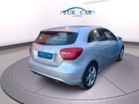 Usado Mercedes A180 109 CV (80 kW) 2013 Gris Utilitario