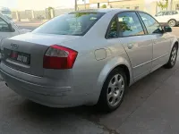 Usado Audi A4 130 CV (95 kW) 2003 Gris / plata Berlina