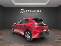 Usado Peugeot 208 Allure 102 CV (75 kW) 2021 Rojo Utilitario