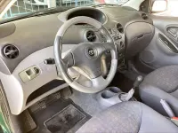 Usado Toyota Yaris Terra 68 CV (50 kW) 2002 Verde Berlina