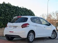 Usado Peugeot 208 Signature Sky 99 CV (72 kW) 2019 Blanco Utilitario