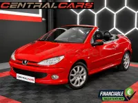 Usado Peugeot 206 138 CV (101 kW) 2003 Rojo Descapotable
