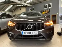 Usado Volvo XC60 Momentum 197 CV (144 kW) 2021 Gris / plata SUV