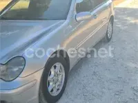 Usado Mercedes C200 Classic 116 CV (85 kW) 2002 Gris / plata Berlina