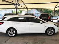 Usado Opel Astra Excellence 160 CV (117 kW) 2017 Blanco Familiar