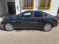 Usado Opel Astra Excellence 110 CV (80 kW) 2014 Negro Berlina