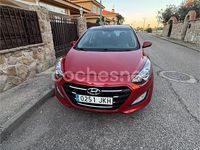 Usado Hyundai i30 110 CV (80 kW) 2015 Rojo Berlina