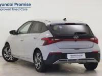 Usado Hyundai i20 100 CV (73 kW) 2025 Gris/plata Utilitario