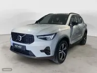 Nuevo Volvo XC40 Plus 2026 Gris SUV