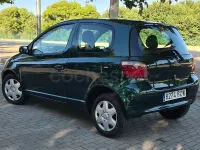 Usado Toyota Yaris Terra 68 CV (50 kW) 2002 Verde Berlina