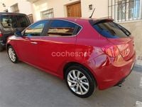 Usado Alfa Romeo Giulietta Distinctive 105 CV (77 kW) 2011 Granate Utilitario