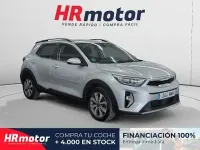 Usado Kia Stonic 100 CV (73 kW) 2024 Gris / plata SUV