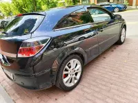 Usado Opel Astra GTC Cosmo 140 CV (102 kW) 2007 Negro Berlina