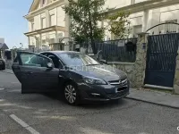 Usado Opel Astra Excellence 140 CV (102 kW) 2016 Marrón Berlina