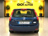 Usado Ford Fiesta Trend 80 CV (58 kW) 2004 Azul Utilitario