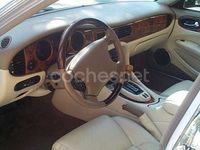 Usado Jaguar XJ8 Executive 240 CV (176 kW) 2001 Gris / plata Berlina