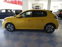 Usado Peugeot 208 Allure 100 CV (73 kW) 2020 Amarillo Utilitario