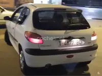 Usado Peugeot 206 60 CV (44 kW) 1999 Blanco Utilitario